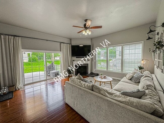 Building Photo - 8930 Kingbird Ct