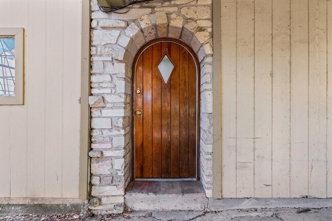 Building Photo - 1713 Cinnamon Path