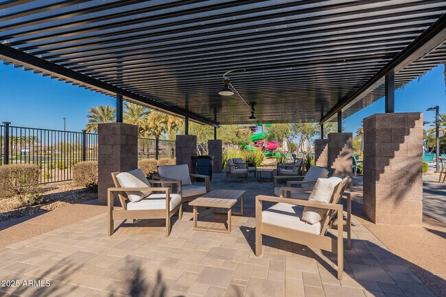 Building Photo - 5552 S Dillon