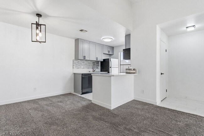 Building Photo - 5121 S Lindell Rd