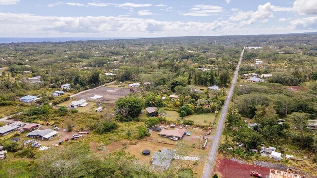 Building Photo - Move-In Ready, 3-Bedroom Fully Furnished Retreat with 3 Bathroom in Keaau Paradise!"