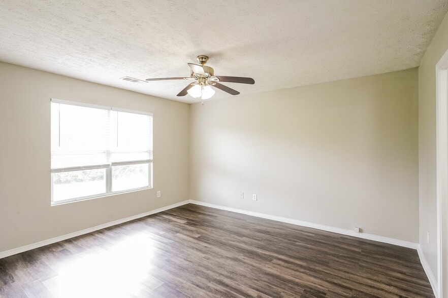 Building Photo - 2893 Creekbend Dr