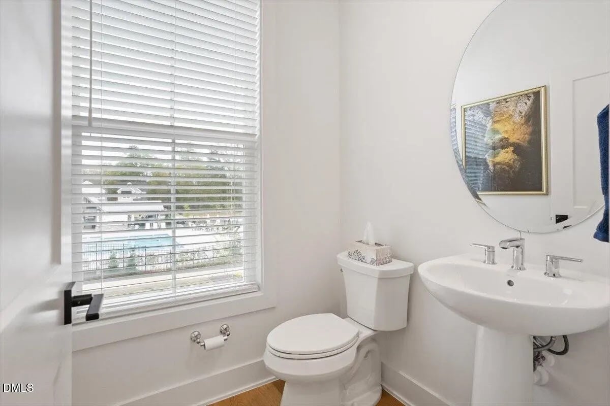 Building Photo - Room in Townhome on Billingshurst Wy