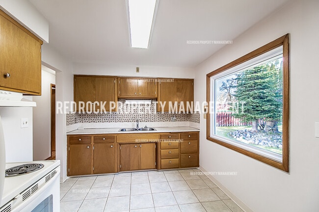 Building Photo - 416 N Bannen Rd