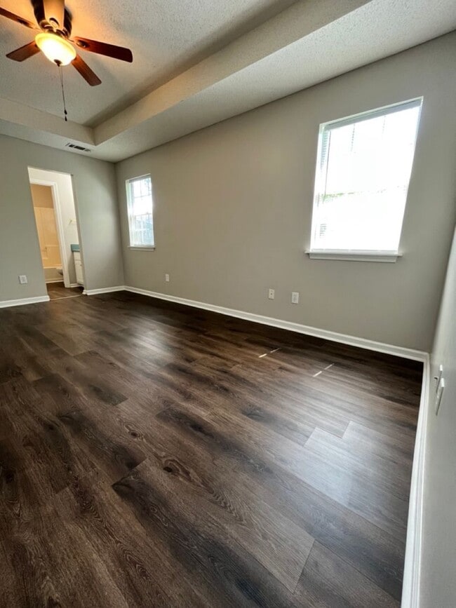 Building Photo - 206 Worthington Ln