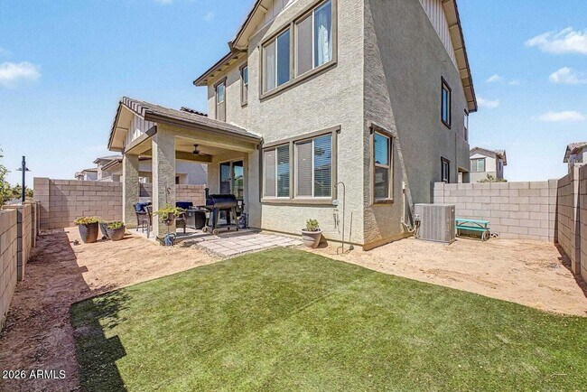 Building Photo - 1033 S 150th Dr