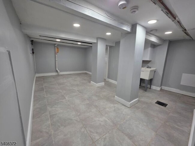 Building Photo - 115 Grant Ave