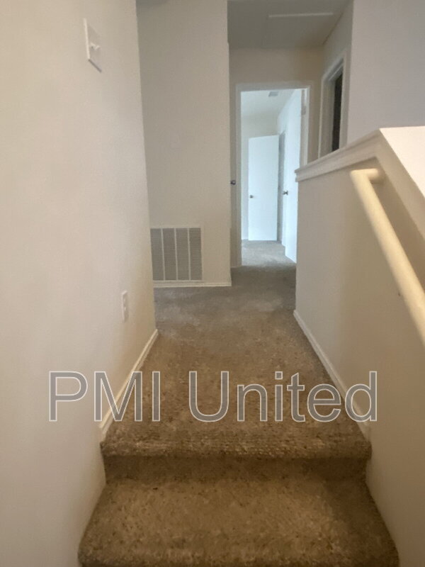 Building Photo - 3805 Oceanview Dr