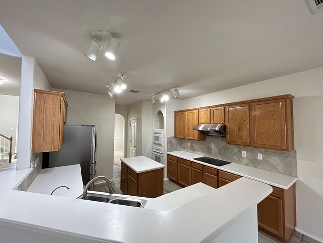 Building Photo - 5 Bedrooms house at Roger Ranch ready to m...