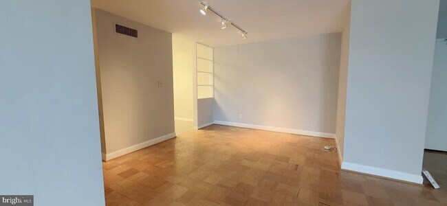 Building Photo - 4977 Battery Ln