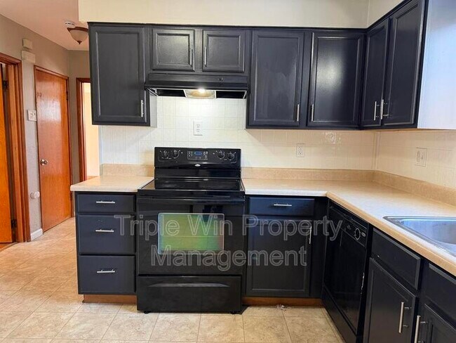 Building Photo - 8385 Latty Ave