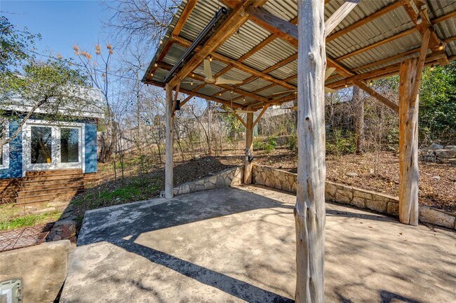 Building Photo - 2404 Barton Skyway