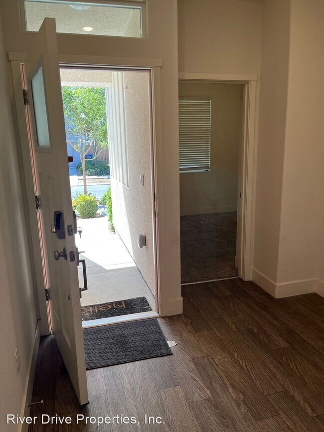 Building Photo - 4 br, 3 bath House - 2331 Explorador Drive