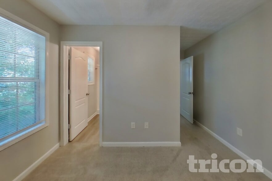 Building Photo - 1030 Weatherwood Pl NE