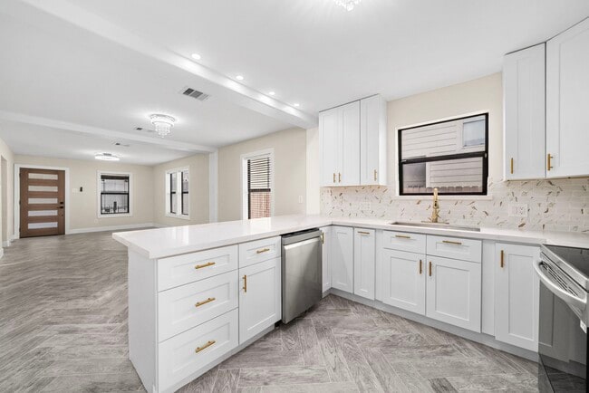 Building Photo - 803 E 29th St