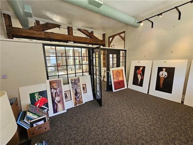 Building Photo - 30 N Main St