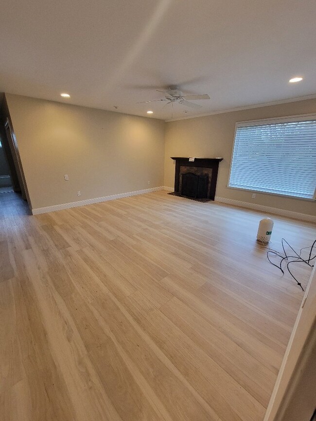 Building Photo - Beautiful 3 bd 2 bath house in Carmichael
