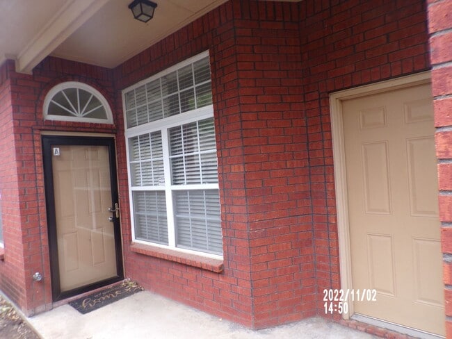 Building Photo - Great Duplex!