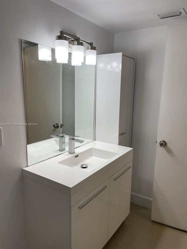 Building Photo - 8225 Lake Dr