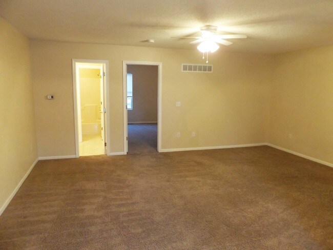 Building Photo - 5645 N Anita Ave