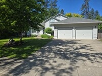 Building Photo - Beautiful home in desirable Riverside Harbor.