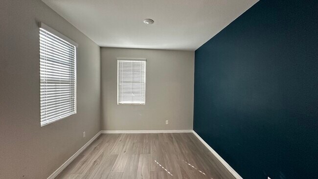 Building Photo - 2812 E Sunland Ave