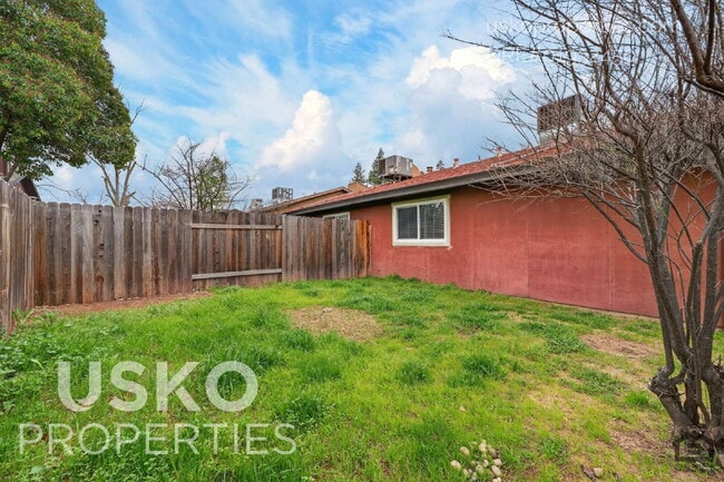 Building Photo - "Charming 2-Bed Duplex in Rancho Cordova – 1,110 Sq Ft of Comfort!"