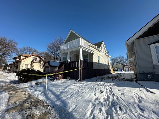 Building Photo - Large Open Concept 5BR/2BA Rent to Own Home