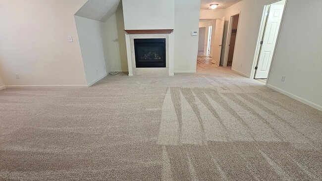 Building Photo - Bright & Spacious Home in Fredericksburg!