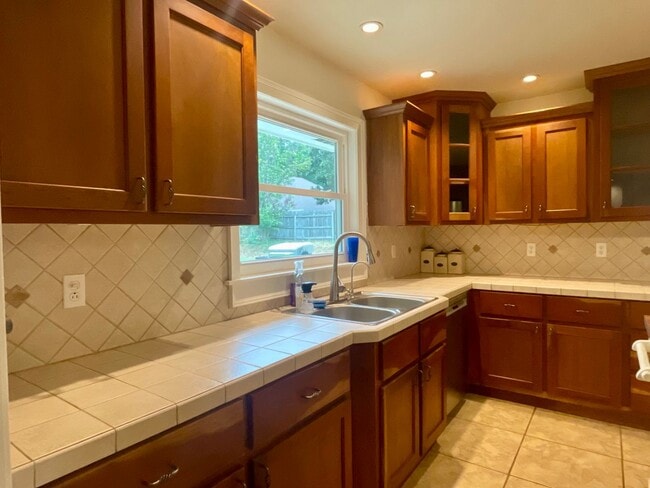 Building Photo - Turnkey Renovated Home!