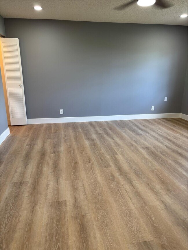 Building Photo - 14748 Canalview Dr