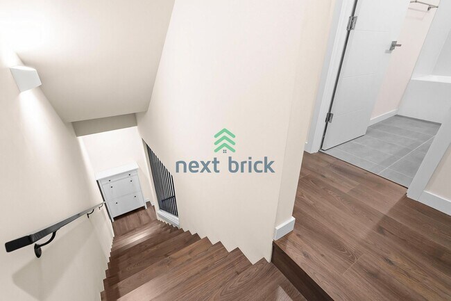 Building Photo - 2 Bed 2 Bath Single-family House Available for Rent!