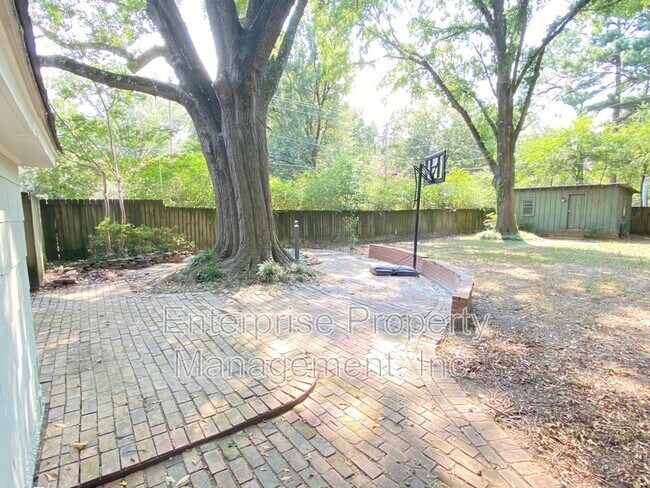 Building Photo - 451 S Reese St