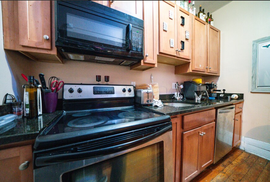 Building Photo - 52 Fenway