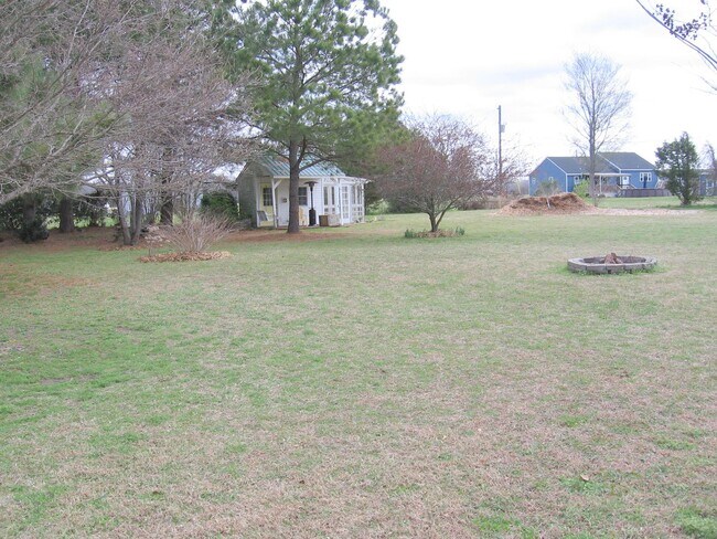 Building Photo - SMITHFIELD