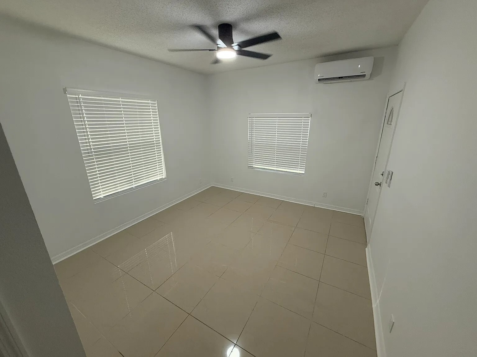 Living room - 3460 4th Ave S