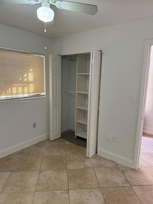 Building Photo - 2555 W 53rd St