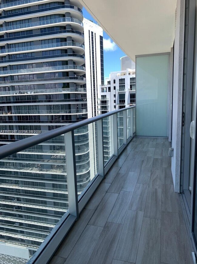 Building Photo - 1100 S Miami Ave