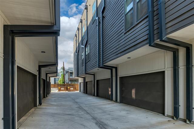 Building Photo - 4205 Roseland Ave