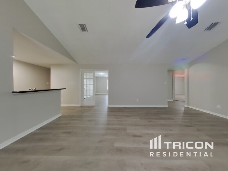 Building Photo - 4123 Pedernales River Ln