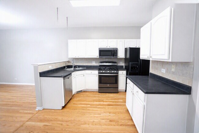 Building Photo - 318 Abington Woods Dr