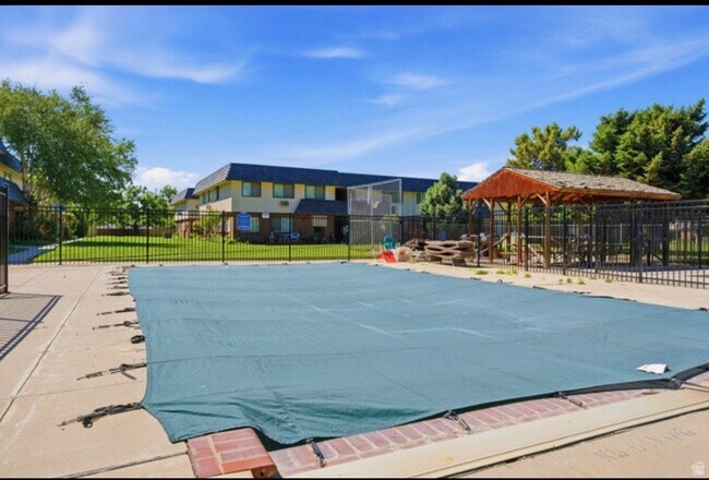 Building Photo - 4527 1175 W