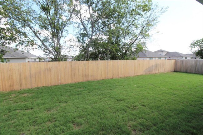 Building Photo - 307 Silver Glen Dr