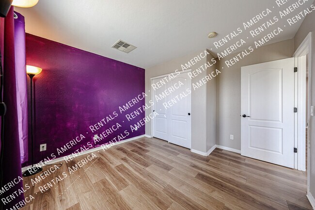 Building Photo - 7223 N 73rd Dr