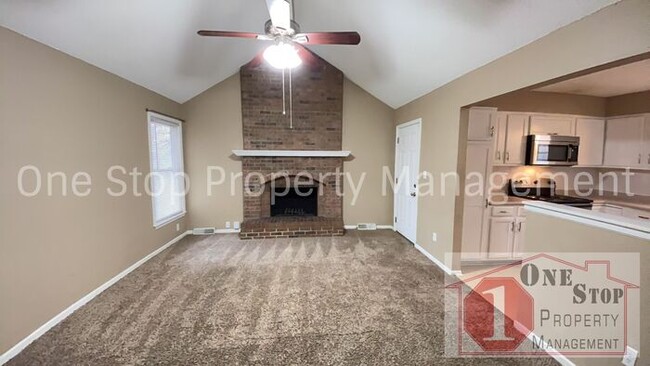 Building Photo - Huge 4 Bedroom, 2 Bathroom in Independence!