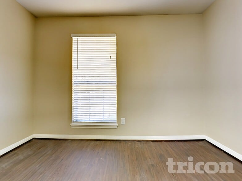 Building Photo - 16311 Green Shade Dr