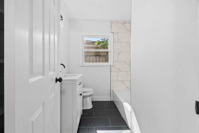 Building Photo - 5023 Cosby St