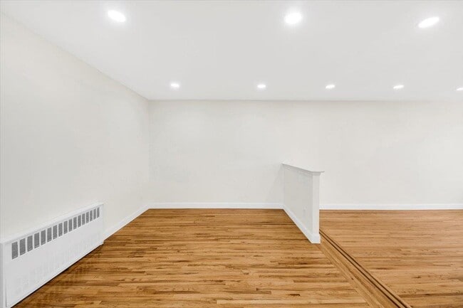 Building Photo - 4392 Carpenter Ave