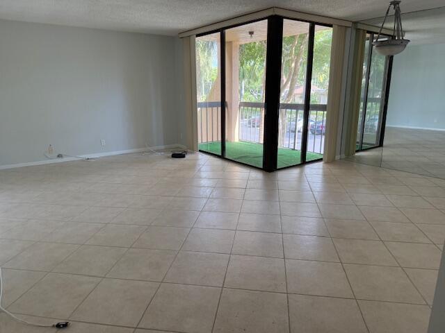 Building Photo - 500 Egret Cir