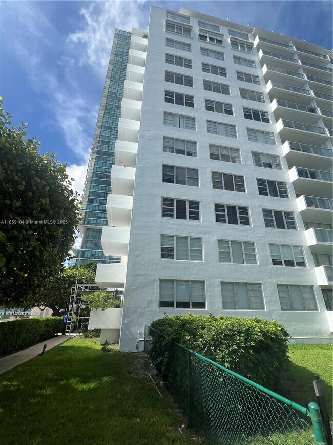 Building Photo - 3301 NE 5th Ave